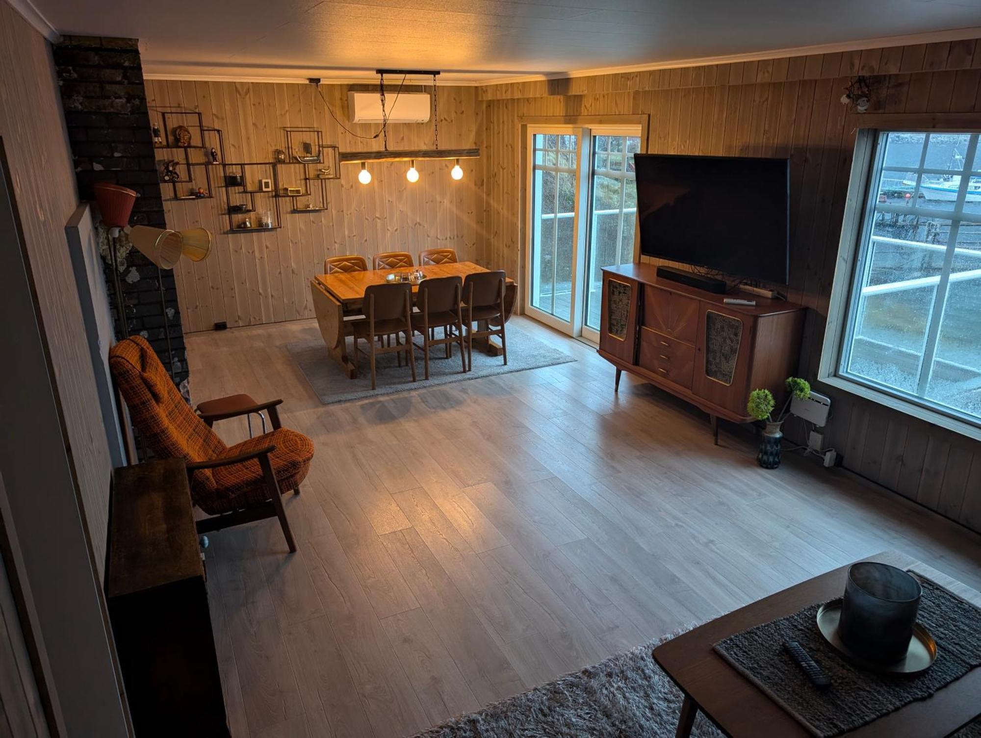 Retro - Cozy With A Fantastic View Reine