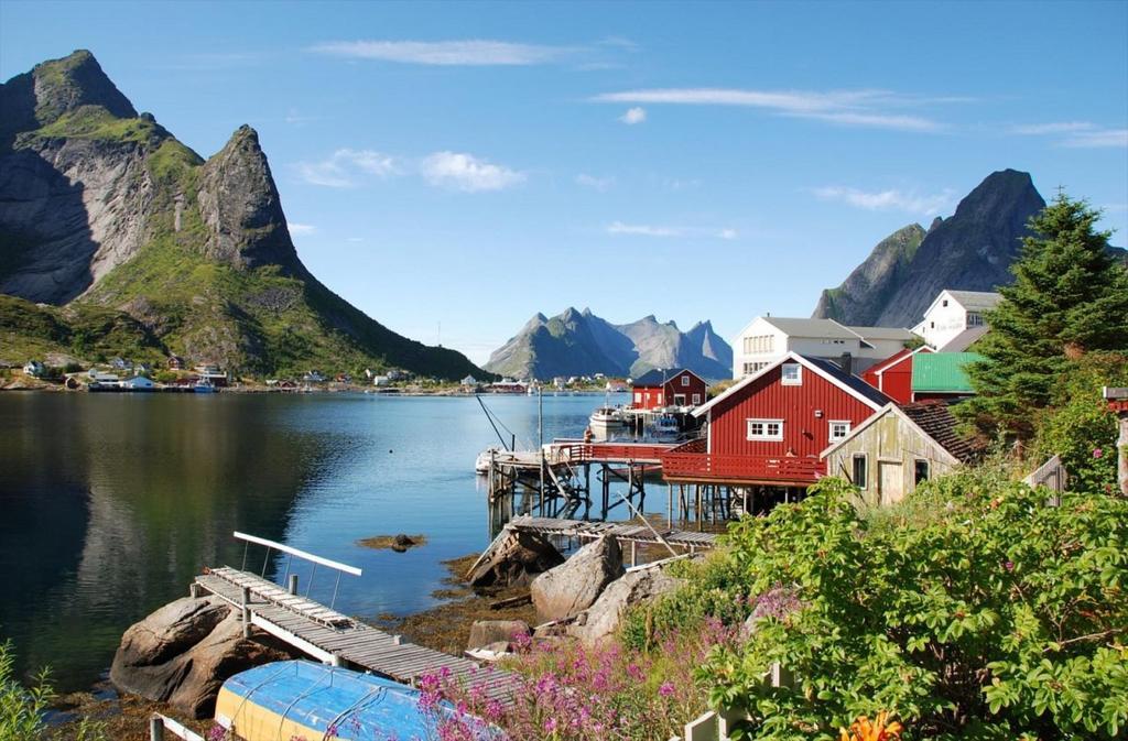 Retro - Cozy With A Fantastic View Reine